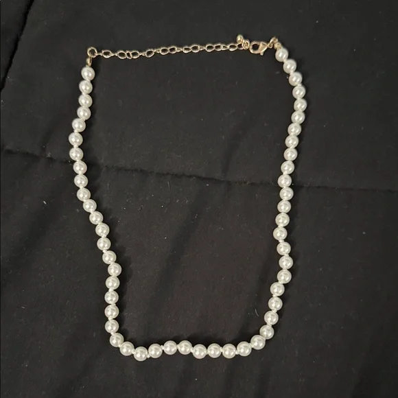 Princess Polly Gold and White Pearl Necklace - Picture 1 of 1